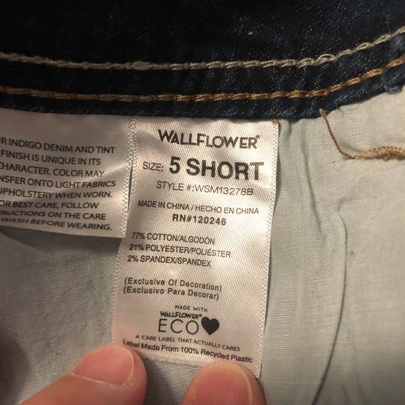 EUC Wallflower “ The Lucious Curvy Fit” Bootcut Jeans Indigo Denim Tint Finish - Picture 6 of 11